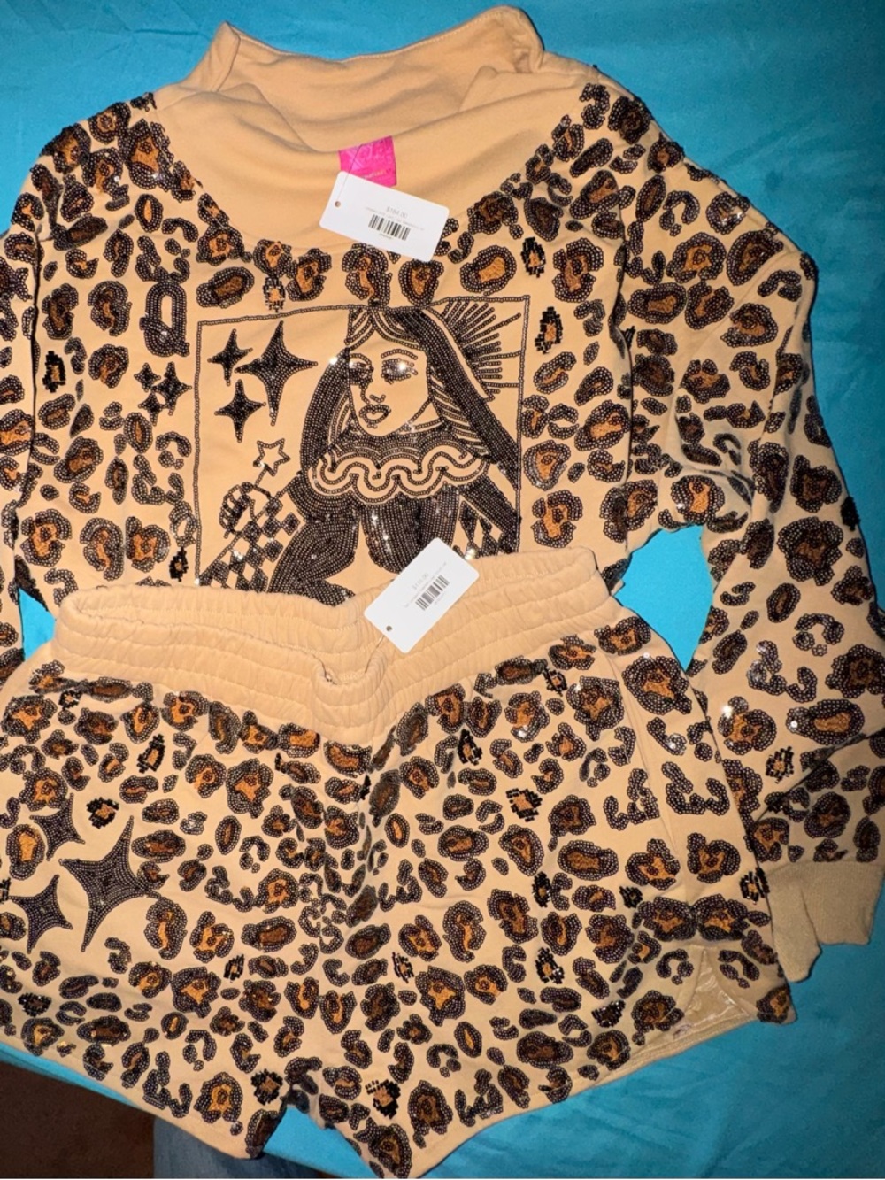 QUEEN OF SPARKLES ✨ 2 piece set ✨ Leopard sequin sweatshirt & shorts ✨ Medium ✨
